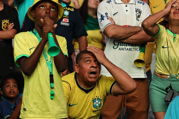 Torcedores na praça Arautos da Paz CAMPINAS, SP - 05.07.2026: TORCEDORES NA PRAcA ARAUTOS DA PAZ - Thousands of fans gathered at Arautos da Paz square in Taquaral in Campinas SP to watch the Brazil vs Norway game on Sunday afternoon 5. x2980054x  LeandroxFerreira xwww.imago-images.dex  IMAGO LeandroxFerreira