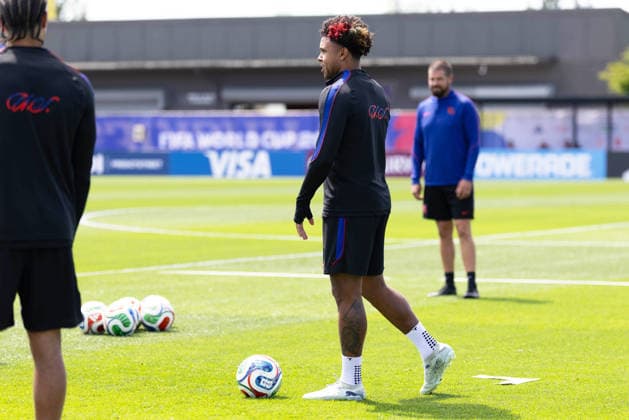 July 4, 2026, Seattle, Washington, USA: United States of America midfielder Weston McKennie (8) warms up in their final team practice before their game at the USA national team, Nationalteam Training which took place at University of Washington Soccer Stadium. Seattle USA - ZUMAl181 20260704_zsp_l181_097 Copyright: xMelissaxLevinx