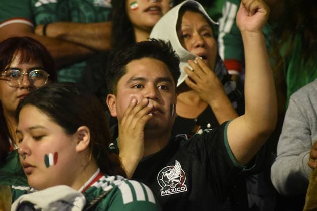 Mexican Fans React After World Cup Elimination by England XALAPA, VERACRUZ, MEXICO JULY 5, 2026: Mexican football fans gather at Plaza Lerdo in Xalapa, Veracruz, to watch the FIFA World Cup, WM, Weltmeisterschaft, Fussball 2026 Round of 16 match between Mexico and England on July 5, 2026. Supporters react with disappointment after Mexico s 3 2 defeat, which ended the team s World Cup campaign. Xalapa, Veracruz MX Copyright: x xRolandoxRamosx xJNAxPressx