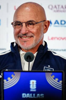 (260706) -- DALLAS, July 6, 2026 -- Luis de la Fuente, head coach of Spain, attends a press conference, PK, Pressekonferenz ahead of the round of 16 match between Portugal and Spain at the 2026 FIFA World Cup, WM, Weltmeisterschaft, Fussball in Dallas, the United States, on July 5, 2026. ) (SP)U.S.-DALLAS-FOOTBALL-FIFA WORLD CUP-PRESS CONFERENCE-SPAIN JiaxHaocheng 