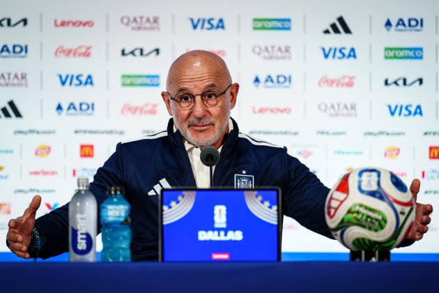 (260706) -- DALLAS, July 6, 2026 -- Luis de la Fuente, head coach of Spain, attends a press conference, PK, Pressekonferenz ahead of the round of 16 match between Portugal and Spain at the 2026 FIFA World Cup, WM, Weltmeisterschaft, Fussball in Dallas, the United States, on July 5, 2026. ) (SP)U.S.-DALLAS-FOOTBALL-FIFA WORLD CUP-PRESS CONFERENCE-SPAIN JiaxHaocheng 
