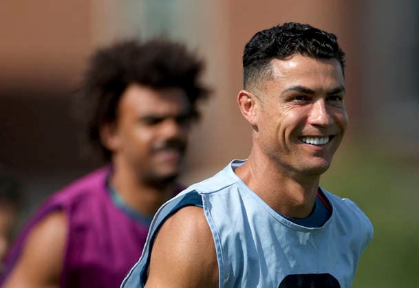 (260706) -- DALLAS, July 6, 2026 -- Cristiano Ronaldo (R) of Portugal attends a training session ahead of the round of 16 match between Portugal and Spain at the 2026 FIFA World Cup, WM, Weltmeisterschaft, Fussball in Dallas, the United States, on July 5, 2026. ) (SP)U.S.-DALLAS-FIFA WORLD CUP-TEAM PORTUGAL-TRAINING LixYing 