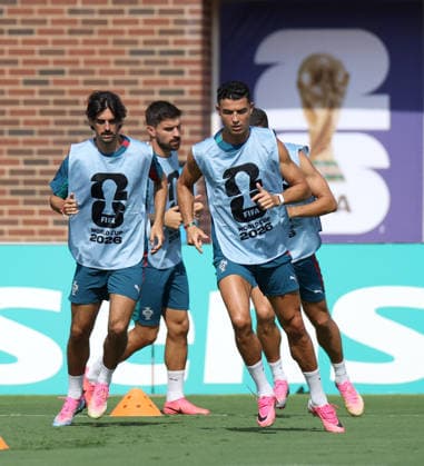 (260706) -- DALLAS, July 6, 2026 -- Cristiano Ronaldo (R) of Portugal attends a training session ahead of the round of 16 match between Portugal and Spain at the 2026 FIFA World Cup, WM, Weltmeisterschaft, Fussball in Dallas, the United States, on July 5, 2026. ) (SP)U.S.-DALLAS-FIFA WORLD CUP-TEAM PORTUGAL-TRAINING LixYing 