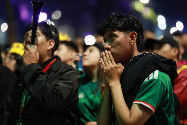 Crowds of Mexico fans gather in central Mexico City to watch Mexico face England MEXICO CITY, MEXICO - JULY 05: Mexican fans react as they watch the round of 16 match between Mexico and England on large screens, at Reforma Avenue, in Mexico City, Mexico on July 05, 2026. Daniel Cardenas Anadolu Mexico City Mexico. Editorial use only. Please get in touch for any other usage.  Copyright: x2026xAnadoluxDanielxCardenasx