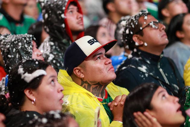 Crowds of Mexico fans gather in central Mexico City to watch Mexico face England MEXICO CITY, MEXICO - JULY 05: Mexican fans react as they watch the round of 16 match between Mexico and England on large screens, at Reforma Avenue, in Mexico City, Mexico on July 05, 2026. Daniel Cardenas Anadolu Mexico City Mexico. Editorial use only. Please get in touch for any other usage.  Copyright: x2026xAnadoluxDanielxCardenasx