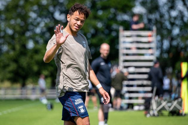 Aarhus GF v Motherwell FC, pre-season test match, Aarhus, Denmark Aarhus, Denmark. 05th, July 2026. Mikael Anderson of Aarhus GF seen warming up for a pre-season test match between Aarhus GF and Motherwell FC at the AGF training facility Fredensvang in Aarhus Denmark, Aarhus, Fredensvang  Copyright: xGonzalesxPhoto MortenxKjaerx