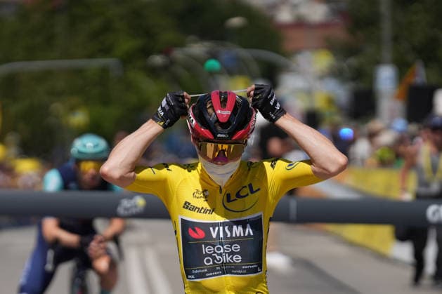 Tercera etapa del Tour de Francia 2026 El ciclista Jonas Vingegaard durante la tercera etapa del Tour de Francia 2026, a 6 de julio de 2026, en Granollers, Barcelona, Catalunya (Espana). La tercera etapa del Tour de Francia, que recorre 195 kilómetros, se celebra con un formato excepcional sin aficionados ni caravana publicitaria en la parte final por los incendios forestales que están sacudiendo la zona. 06 JULIO 2026 Granollers, Barcelona, Catalunya Granollers, Barcelona, Catalunya Espana *** Stage 3 of the 2026 Tour de France Cyclist Jonas Vingegaard during Stage 3 of the 2026 Tour de France, on July 6, 2026, in Granollers, Barcelona, Catalonia, Spain. Stage 3 of the Tour de France, covering 195 kilometers, is being held under exceptional circumstances, with no spectators or advertising caravan in the final stretch due to the wildfires ravaging the area. JULY 6, 2026 Granollers, Barcelona, Catalonia Granollers, Barcelona, Catalonia, Spain  Copyright: xDavidxZorrakinox 7649003