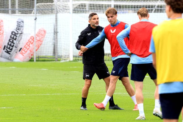 DEU, DFL, 2. FBL Hertha BSC, Training, 06.07.2026, Sportforum, Berlin, DEU, DFL, 2. FBL Hertha BSC, Training, Cheftrainer Stefan Leitl (Hertha BSC Berlin), Niklas Hildebrandt (Hertha BSC Berlin 26) DFL - regulations prohibit any use of Photographs as image sequences and or quasi-video *** GER, DFL, 2nd Bundesliga Hertha BSC, Training, July 6, 2026, Sportforum, Berlin, GER, DFL, 2nd Bundesliga Hertha BSC, Training, Head Coach Stefan Leitl (Hertha BSC Berlin), Niklas Hildebrandt (Hertha BSC Berlin) 26 DFL regulations prohibit any use of photographs as image sequences and or quasi-video nordphotoxGmbHx xEngler nph00076