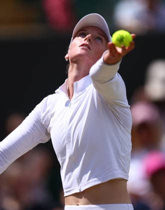 Wimbledon Championships 2026, Day 8, AELTC Wimbledon, London, UK - 06 07 2026 Ashlyn Krueger (USA) serves during her fourth round match against Marta Kostyuk (UKR) in the 2026 Wimbledon Championships at the AELTC London London AELTC Wimbledon London GBR, UK NEWSPAPERS OUT Copyright: xMarkxGreenwoodx