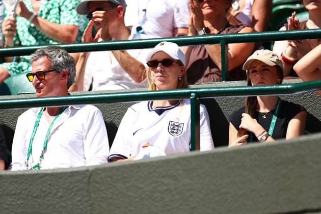 Katie Boulter watching Alex De Minaur in action on No.1 Court, wearing an England football shirt Wimbledon Tennis Championships, Day 8, The All England Lawn Tennis and Croquet Club, London, UK - 06 Jul 2026London The All England Lawn Tennis and United Kingdom  Copyright: xJamesxMarsh Shutterstockx 16978026ca