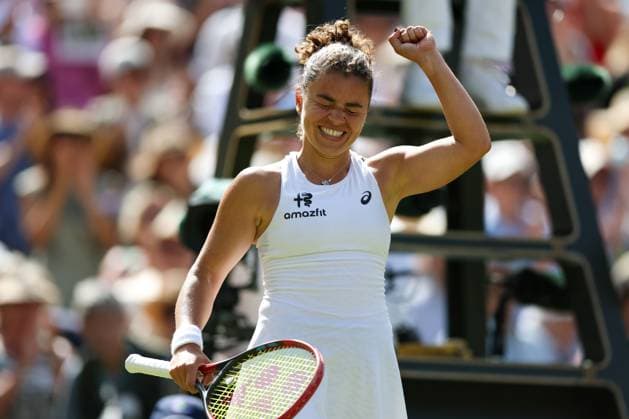 Jasmine Paolini celebrates victory during her round of 16 match Wimbledon Tennis Championships, Day 8, The All England Lawn Tennis and Croquet Club, London, UK - 06 Jul 2026London The All England Lawn Tennis and United Kingdom  Copyright: xKieranxMcManus Shutterstockx 16978024cv