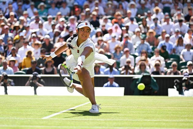 Wimbledon 2026 - Jasmine Paolini v Alexandra Eala - London Alexandra Eala (PHI) during her fourth round match at the 2026 Wimbledon Championships at the AELTC in London, England, UK on July 6, 2026. Photo by Corinne Dubreuil ABACAPRESS.COM London England United Kingdom  Copyright: xDubreuilxCorinne ABACAx