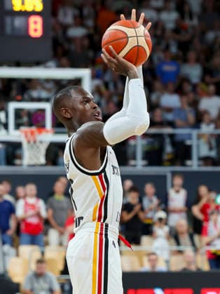 Dennis Schroeder (Germany) kontrolliert den Ball, FIBA World Cup European Qualifier, Germany v Cyprus, Brose Arena am 06. July 2026 in Bamberg, Deutschland. (Foto von Marco Steinbrenner DeFodi Images) Dennis Schroeder (Germany) controls the ball, FIBA World Cup European Qualifier, Germany v Cyprus, Brose Arena, July 6, 2026 in Bamberg, Germany. (Photo by Marco Steinbrenner DeFodi Images) - *** Dennis Schroeder of Germany controls the ball, FIBA World Cup European Qualifier, Germany vs. Cyprus, Brose Arena on July 6, 2026, in Bamberg, Germany. Photo by Marco Steinbrenner, DeFodi Images. Dennis Schroeder of Germany controls the ball, FIBA World Cup European Qualifier, Germany vs. Cyprus, Brose Arena, July 6, 2026, in Bamberg, Germany. Photo by Marco Steinbrenner, DeFodi Images