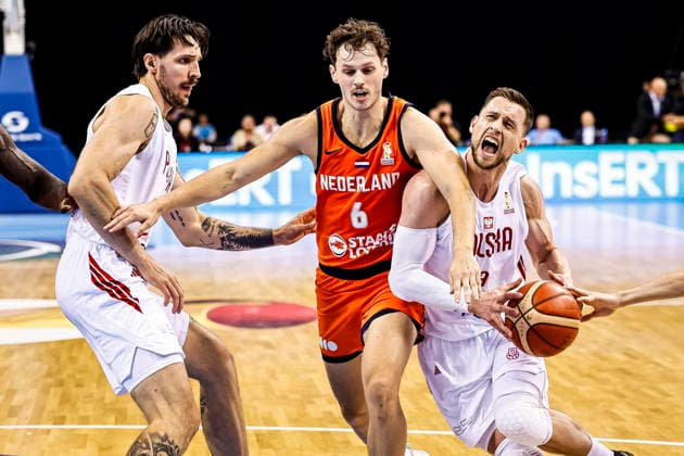 Krakow 06.07.2026 KOSZYKOWKA KOSZKADRA REPREZENTACJA POLSKI MECZ POLSKA - HOLANDIA ELIMINACJE MISTRZOSTW SWIATA 2027 - - - MEN BASKETBALL POLISH national team, Nationalteam WORLD CUP SERIES QUALIFIERS GAME POLAND - THE NETHERLANDS NZ Mateusz Ponitka , Dominik Olejniczak, FOT. TOMASZ SOKOLOWSKI 058sport.pl NEWSPIX.PL --- newspix.pl EL ELIMINACJE DO MS MISTRZOSTW SWIATA FIBA W KOSZYKOWCE MEZCZYZN KOSZYKOWKA KATAR 2027 