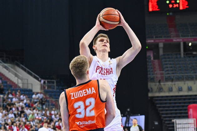 Krakow 06.07.2026. Basketball 2027 FIBA Basketball World Cup Qualifiers First Round: Poland vs. The Netherlands --- Koszykowka Eliminacje Mistrzostw Swiata FIBA 2027 - pierwsza runda: Polska - Holandia. Persons shown: Jakub Szumert Kjeld Zuidema Fot. Antoni Dec Arena Akcji NEWSPIX.PL --- newspix.pl 