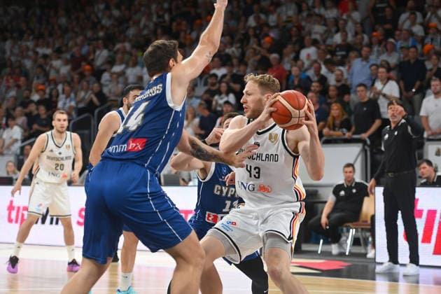 Christian SENGFELDER (GER), Aktion,Zweikampf gegen Kyprianos MARAGKOS (CYP). Basketball Laenderspiel WM Qualifikation Deutschland (GER) - Zypern (CYP) am 06.07.2026 Brose Arena Bamberg. *** Christian SENGFELDER (GER), Action, One-on-One Against Kyprianos MARAGKOS (CYP), Basketball International Match, World Cup Qualifier, Germany (GER) vs. Cyprus (CYP) on July 6, 2026, at Brose Arena, Bamberg