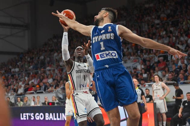 Dennis SCHROEDER (GER), Aktion,Zweikampf gegen Christos LOIZIDES (CYP), Basketball Laenderspiel WM Qualifikation Deutschland (GER) - Zypern (CYP) am 06.07.2026 Brose Arena Bamberg. *** Dennis SCHROEDER (GER), Action, one-on-one battle against Christos LOIZIDES (CYP), Basketball International Match, World Cup Qualifier: Germany (GER) vs. Cyprus (CYP) on July 6, 2026, at Brose Arena, Bamberg
