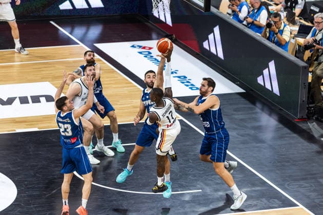 GER, FIBA Basketball World Cup 2027, European Qualifiers, Deutschland-Zypern. 06.07.2026, Brose Arena, Bamberg, GER, FIBA Basketball World Cup 2027, European Qualifiers, Deutschland-Zypern. Dennis Schröder (Deutschland, No17) Â Foto: Alexander Trienitz Bamberg Brose Arena Bayern Deutschland *** GER, 2027 FIBA Basketball World Cup, European Qualifiers, Germany vs. Cyprus, July 6, 2026, Brose Arena, Bamberg, GER, FIBA Basketball World Cup 2027, European Qualifiers, Germany vs. Cyprus, Dennis Schröder (Germany, No. 17) Photo by Alexander Trienitz, Bamberg, Brose Arena, Bavaria, Germany