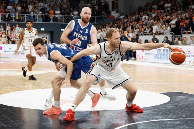 v.l.n.r.: Stefanos Tigkas (Zypern), Roberto Mantovani (Zypern) und Christian Sengfelder (Deutschland) während des WM-Qualifikationsspiels am 6. Juli 2026 in Bamberg. during the World Cup qualification match on July 6, 2026 in Bamberg. *** From left to right: Stefanos Tigkas (Cyprus), Roberto Mantovani (Cyprus), and Christian Sengfelder (Germany) during the World Cup qualifying match on July 6, 2026, in Bamberg Copyright: HMBxMedia xHeikoxBecker