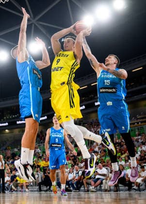 260706 Pelle Larsson of Sweden against Gregor Hrovat of Slovenia during the FIBA World Cup Qualifier game between Slovenia and Sweden on July 6, 2026 in Ljubljana. Photo: Martin Metelko BILDBYRAN kod 0032 basket basketball vm-kval kval fiba world cup qualifiers slovenien sverige slovenia sweden bbeng *** July 6, 2026: Pelle Larsson of Sweden against Gregor Hrovat of Slovenia during the FIBA World Cup Qualifier game between Slovenia and Sweden on July 6, 2026 in Ljubljana. Photo by Martin Metelko. BILDBYRAN code 0032 basketball FIBA World Cup qualifiers Slovenia Sweden bbeng  Copyright: MARTINxMETELKO BB260706ZN026