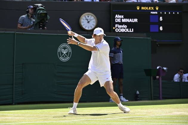 Tennis - Wimbledon 2026 - ITF - The Championships - 06 07 2026 - Tennis wimbledon - Alex De Minaur (AUS) with a forehand shot to Flavio Cobolli (ITA)  Copyright: xx