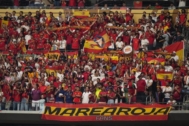 FIFA World Cup, WM, Weltmeisterschaft, Fussball 2026 - Round of 16 - Portugal vs Spain Supporters of Spain cheer prior the FIFA World Cup 2026 Round of 16 match Portugal against Spain, in Dallas, USA, 06 July 2026. DALLAS United States  Copyright: xJEFFREYxMCWHORTERx