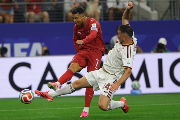 FIFA World Cup, WM, Weltmeisterschaft, Fussball 2026 - Round of 16 - Portugal vs Spain Cristiano Ronaldo (L) of Portugal and Aymeric Laporte of Spain in action during the FIFA World Cup 2026 Round of 16 match Portugal against Spain, in Dallas, USA, 06 July 2026. DALLAS United States  Copyright: xCHRISTOPHERxNEUNDORFx
