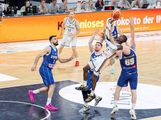 Christos Loizides (Zypern, 01), Dennis Schroeder (Deutschland, 17), Ioannis Giannaras (Zypern, 10), Roberto Mantovani (Zypern, 69), Deutschland vs. Zypern, Basketball, WM Qualifikation 2027, Gruppe E, 06.07.2026 Deutschland vs. Zypern, Basketball, WM Qualifikation 2027, Gruppe E, 06.07.2026 Bamberg *** Christos Loizides, Cyprus, 01; Dennis Schroeder, Germany, 17; Ioannis Giannaras, Cyprus, 10; Roberto Mantovani, Cyprus, 69; Germany vs. Cyprus, Basketball, 2027 World Cup Qualifiers, Group E, July 6, 2026 Germany vs. Cyprus, Basketball, 2027 World Cup Qualifiers, Group E, July 6, 2026 Bamberg Copyright: xEibner-Pressefoto G.xSantemizx EP_GSZ