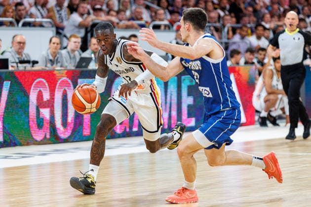 Dennis Schroeder (Deutschland, 17), Stefanos Tigkas (Zypern, 23), Deutschland vs. Zypern, Basketball, WM Qualifikation 2027, Gruppe E, 06.07.2026 Deutschland vs. Zypern, Basketball, WM Qualifikation 2027, Gruppe E, 06.07.2026 Bamberg *** Dennis Schroeder, Germany, 17, Stefanos Tigkas, Cyprus, 23, Germany vs. Cyprus, Basketball, 2027 World Cup Qualifiers, Group E, July 6, 2026 Germany vs. Cyprus, Basketball, 2027 World Cup Qualifiers, Group E, July 6, 2026 Bamberg Copyright: xEibner-Pressefoto G.xSantemizx EP_GSZ