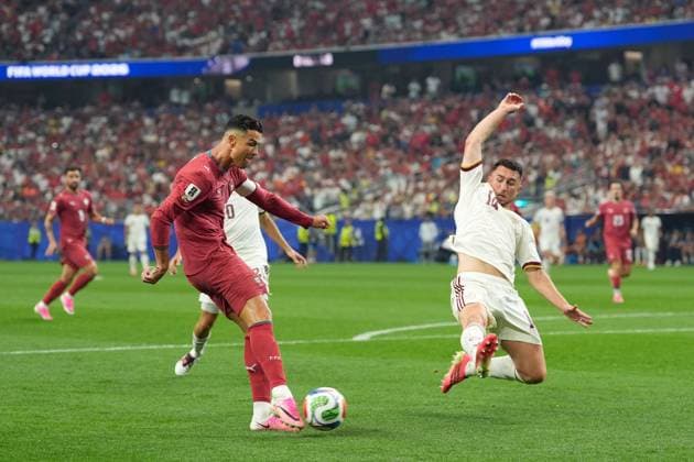 Cristiano Ronaldo of Portugal takes a shot at goal but fails to score Portugal v Spain 2026 FIFA World Cup, WM, Weltmeisterschaft, Fussball Round of 16, Football, Dallas Stadium, Arlington, Texas, USA - 06 Jul 2026Arlington Dallas Stadium Texas (TX) United States of America  Copyright: xIsmaelxAdnan Shutterstockx 16980005am