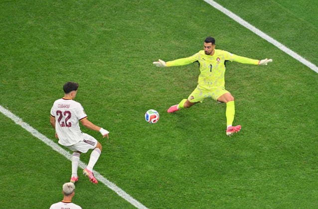 FIFA World Cup, WM, Weltmeisterschaft, Fussball 2026 - Round of 16 - Portugal vs Spain Goalkeeper Diogo Costa of Portugal in action during the FIFA World Cup 2026 Round of 16 match Portugal against Spain, in Dallas, USA, 06 July 2026. DALLAS United States  Copyright: xSAMxWASSONx