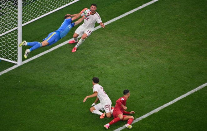 FIFA World Cup, WM, Weltmeisterschaft, Fussball 2026 - Round of 16 - Portugal vs Spain Goalkeeper Unai Simon of Spain makes a save during the FIFA World Cup 2026 Round of 16 match Portugal against Spain, in Dallas, USA, 06 July 2026. DALLAS United States  Copyright: xSAMxWASSONx