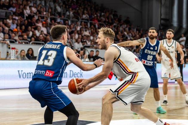 GER, FIBA Basketball World Cup 2027, European Qualifiers, Deutschland-Zypern. 06.07.2026, Brose Arena, Bamberg, GER, FIBA Basketball World Cup 2027, European Qualifiers, Deutschland-Zypern. Christian Sengfelder (Deutschland, No43), Filippos Tigkas (Zypern, No13) Â Foto: Alexander Trienitz Bamberg Brose Arena Bayern Deutschland *** GER, FIBA Basketball World Cup 2027, European Qualifiers, Germany vs. Cyprus, July 6, 2026, Brose Arena, Bamberg, GER, FIBA Basketball World Cup 2027, European Qualifiers, Germany vs. Cyprus, Christian Sengfelder (Germany, No. 43), Filippos Tigkas (Cyprus, No. 13). Photo by Alexander Trienitz, Bamberg, Brose Arena, Bavaria, Germany