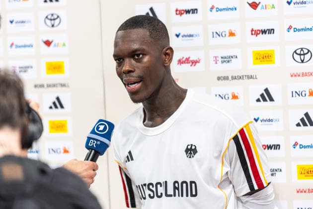 GER, FIBA Basketball World Cup 2027, European Qualifiers, Deutschland-Zypern. 06.07.2026, Brose Arena, Bamberg, GER, FIBA Basketball World Cup 2027, European Qualifiers, Deutschland-Zypern. Dennis Schröder (Deutschland, No17) beim Interview Â *** GER, FIBA Basketball World Cup 2027, European Qualifiers, Germany vs. Cyprus, July 6, 2026, Brose Arena, Bamberg, GER, FIBA Basketball World Cup 2027, European Qualifiers, Germany vs. Cyprus, Dennis Schröder of Germany, No. 17, during an interview Â Nordphotox xTrienitz nph00051