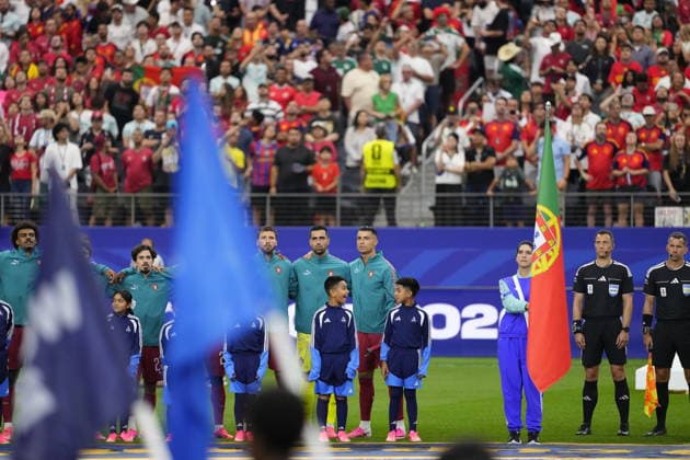 Portugal v Spain - FIFA World Cup, WM, Weltmeisterschaft, Fussball 2026 - Round of 16 TEXAS, USA - JULY 6: Cristiano Ronaldo, Diogo Costa, Ruben Dias and Vitinha of Portugal sing their national anthem prior the FIFA World Cup 2026 Round of 16 match between Portugal and Spain at Dallas Stadium in Arlington, Texas, United States on July 6, 2026. Jose Hernandez Anadolu Texas United States. Editorial use only. Please get in touch for any other usage.  Copyright: x2026xAnadoluxJosexHernandezx