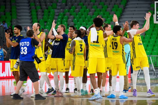 260706 Players of Sweden after the FIBA World Cup Qualifier game between Slovenia and Sweden on July 6, 2026 in Ljubljana. Photo: Martin Metelko BILDBYRAN kod 0032 basket basketball vm-kval kval fiba world cup qualifiers slovenien sverige slovenia sweden bbeng jubel *** July 6, 2026: Members of the Swedish national team after the FIBA World Cup Qualifier game between Slovenia and Sweden on July 6, 2026 in Ljubljana. Photo by Martin Metelko. BILDBYRAN code 0032: basketball, FIBA World Cup qualifiers, Slovenia, Sweden, celebration  Copyright: MARTINxMETELKO BB260706ZP046
