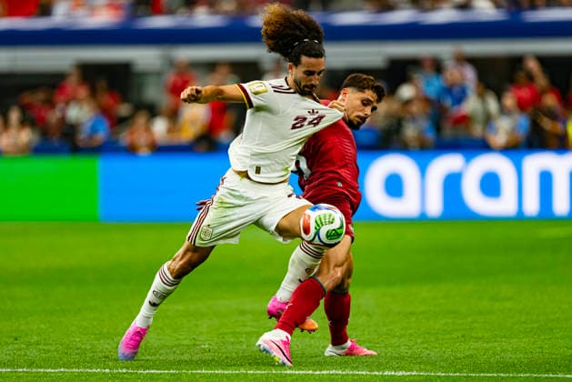 Marc Cucurella and Pedro Neto seen during FIFA World Cup, WM, Weltmeisterschaft, Fussball 2026 game between national teams of Portugal and Spain (Edmund Wong Ball Raw Images) Arlington Dallas Stadium USA Copyright: xEdmundxWongx edmundwong_portugal_spain_2526_1-57
