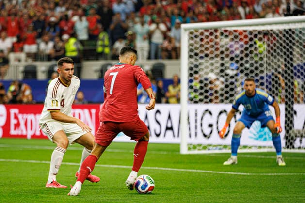 Aymeric Laporte and Cristiano Ronaldo seen during FIFA World Cup, WM, Weltmeisterschaft, Fussball 2026 game between national teams of Portugal and Spain (Grzegorz Wajda Ball Raw Images) Arlington Dallas Stadium USA Copyright: xGrzegorzxWajdax grzegorzwajda_portugal_spain_2526_2-75
