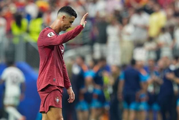 Cristiano Ronaldo of Portugal appears dejected after the full time whistle Portugal v Spain 2026 FIFA World Cup, WM, Weltmeisterschaft, Fussball Round of 16, Football, Dallas Stadium, Arlington, Texas, USA - 06 Jul 2026Arlington Dallas Stadium Texas (TX) United States of America  Copyright: xIsmaelxAdnan Shutterstockx 16980005db