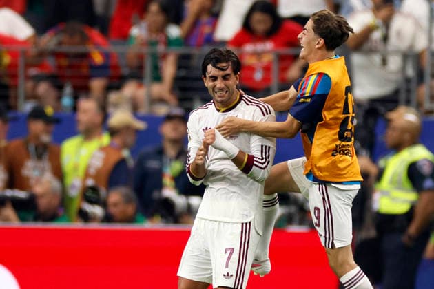 Portugal v Spain: Round of 16 - FIFA World Cup, WM, Weltmeisterschaft, Fussball 2026 Gavi and Ferran Torres of Spain celebrate after winning the FIFA World Cup 2026 Round Of 16 match between Portugal and Spain at Dallas Stadium on July 6, 2026 in Arlington, United States. Arlington Dallas Stadium TX United States Copyright: xAllstarxPicturexLibraryxLtdx