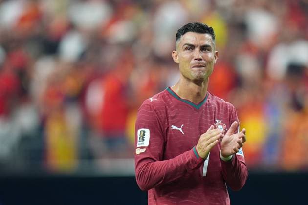 Cristiano Ronaldo of Portugal appears dejected after the full time whistle Portugal v Spain 2026 FIFA World Cup, WM, Weltmeisterschaft, Fussball Round of 16, Football, Dallas Stadium, Arlington, Texas, USA - 06 Jul 2026Arlington Dallas Stadium Texas (TX) United States of America  Copyright: xIsmaelxAdnan Shutterstockx 16980005du
