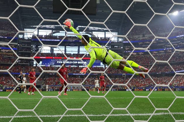 ARLINGTON, TX - JULY 06: Diego Costa 1 of Portugal makes a one-handed diving save during the FIFA World Cup, WM, Weltmeisterschaft, Fussball 2026 Round of 16 match between Portugal and Spain on July 6, 2026, at Dallas Stadium in Arlington, Texas. (Photo by David Buono Icon Sportswire) SOCCER: JUL 06 FIFA World Cup 26 Round of 16 - Portugal vs Spain EDITORIAL USE ONLY Icon260706213
