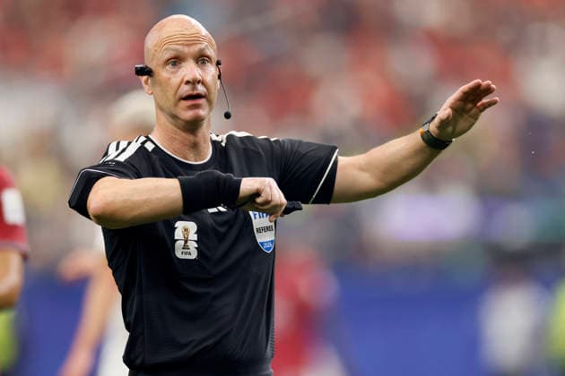 Portugal v Spain: Round of 16 - FIFA World Cup, WM, Weltmeisterschaft, Fussball 2026 Referee Anthony Taylor signals during the FIFA World Cup 2026 Round Of 16 match between Portugal and Spain at Dallas Stadium on July 6, 2026 in Arlington, United States. Arlington Dallas Stadium TX United States Copyright: xAllstarxPicturexLibraryxLtdx