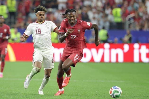 July 6, 2026, Arlington, Texas, USA: Portugal forward RAFAEL LEAO (17) chases the ball during the 2026 FIFA World Cup, WM, Weltmeisterschaft, Fussball round of 16 match between Spain and Portugal at Dallas Stadium in Arlington, Texas. Spain defeated Portugal, 1-0. Arlington USA - ZUMAh193 20260706_zsp_h193_068 Copyright: xDanielxMcGregor-Huyerx
