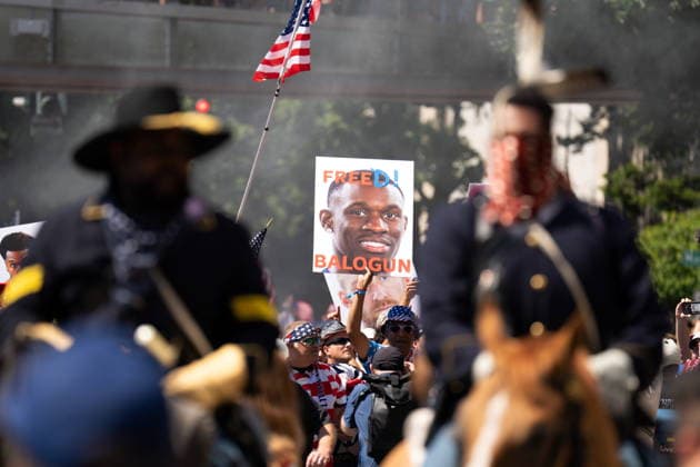 FIFA World Cup, WM, Weltmeisterschaft, Fussball 2026 - Round of 16 - USA vs Belgium Supporters of USA hold a picture of US player Folarin Balogun and the words Freed Balogun as they march to the stadium ahead of the FIFA World Cup 2026 Round of 16 match USA against Belgium, in Seattle, Washington, USA, 06 July 2026. SEATTLE United States  Copyright: xSTEPHENxBRASHEARx