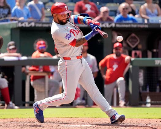 July 06, 2026: Philadelphia Phillies second baseman Edmundo Sosa (33) drives a pitch in the 9th inning against the Royals at Kauffman Stadium Kansas City, Missouri. CSM. MLB, Baseball Herren, USA 2026; Phillies Vs Royals July 6th  - ZUMAc04_ 20260706_zma_c04_027 Copyright: xJonxRobichaudx