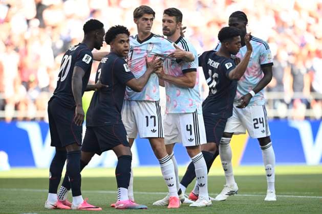 USA vs Belgium - FIFA World Cup, WM, Weltmeisterschaft, Fussball 2026 SEATTLE, UNITED STATES OF AMERICA - JULY 06 : Balogun Folarin forward of USA, Mckennie Weston midfielder of USA, De Ketelaere Charles midfielder of Belgium and Mechele Brandon defender of Belgium pictured during the FIFA World Cup 2026 round of 16 match between the United States of America and Belgium at the Lumen Field stadium on July 6, 2026 in Seattle, United States of America, 06 07 2026 Seattle United States of America  Copyright: xNicoxVereeckenx