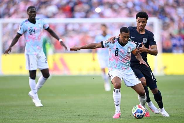 USA vs Belgium - FIFA World Cup, WM, Weltmeisterschaft, Fussball 2026 SEATTLE, UNITED STATES OF AMERICA - JULY 06 : Tielemans Youri midfielder of Belgium battles for the ball with Tillman Malik midfielder of USA pictured during the FIFA World Cup 2026 round of 16 match between the United States of America and Belgium at the Lumen Field stadium on July 6, 2026 in Seattle, United States of America, 06 07 2026 Seattle United States of America  Copyright: xNicoxVereeckenx
