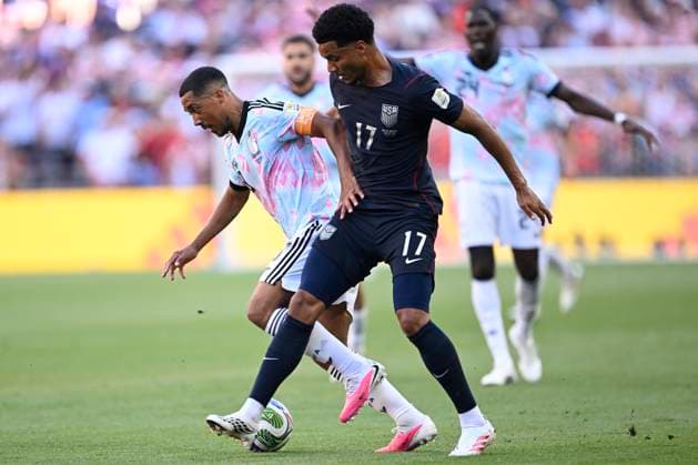 USA vs Belgium - FIFA World Cup, WM, Weltmeisterschaft, Fussball 2026 SEATTLE, UNITED STATES OF AMERICA - JULY 06 : Tielemans Youri midfielder of Belgium battles for the ball with Tillman Malik midfielder of USA pictured during the FIFA World Cup 2026 round of 16 match between the United States of America and Belgium at the Lumen Field stadium on July 6, 2026 in Seattle, United States of America, 06 07 2026 Seattle United States of America  Copyright: xNicoxVereeckenx