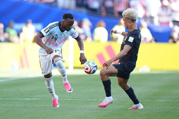 USA v Belgium - FIFA World Cup, WM, Weltmeisterschaft, Fussball 2026 - Round of 16 SEATTLE, USA - JULY 6: Dodi Lukebakio (14) of Belgium in action Antonee Robinson (5) of USA during the 2026 FIFA World Cup Round of 16 match between USA and Belgium at Lumen Field (Seattle Stadium) in Seattle, Washington, United States on July 6, 2026. Ercin Erturk Anadolu Washington United States. Editorial use only. Please get in touch for any other usage.  Copyright: x2026xAnadoluxErcinxErturkx